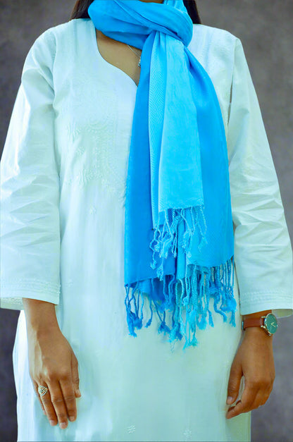 Pinaachi blue gradient jacquard stole for a stylish and elegant accent to any outfit