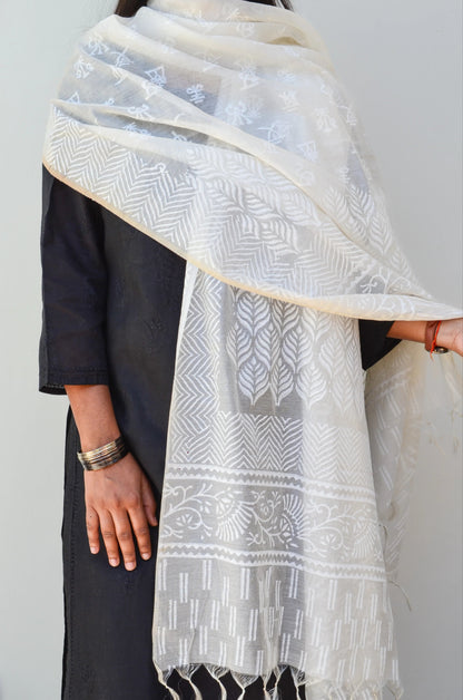 Elegant khari print chanderi silk dupatta with intricate patterns, perfect for festive occasions.