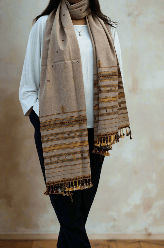Elegant pure merino wool stole with intricate patterns and tassels for a stylish look